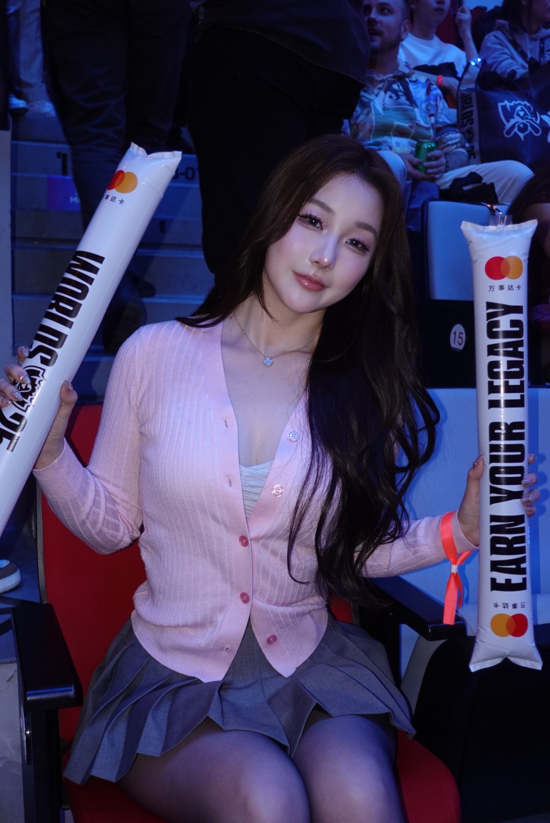 Nhưng lần này cô ủng hộ T1 và T1 đã vô địch