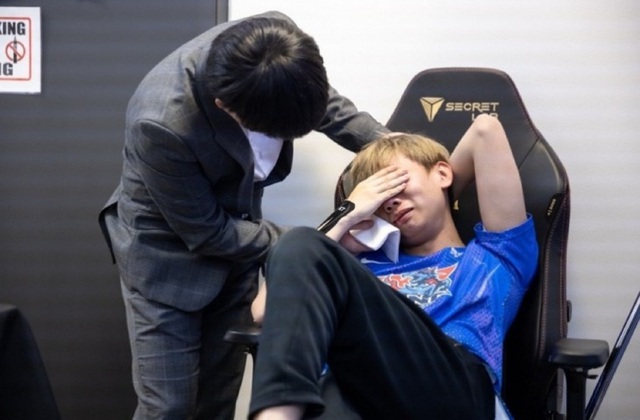 Không chỉ phốt đời tư mà Ale còn bị tố có mâu thuẫn lớn với các đồng đội cũ