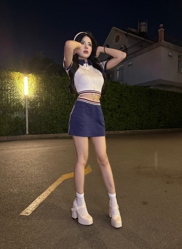 Dù style nào thì nữ MC cũng khoe được toàn bộ thế mạnh ngoại hình Dù style nào thì nữ MC cũng khoe được toàn bộ thế mạnh ngoại hình