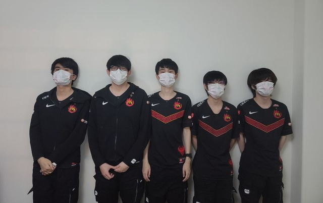 1001 sắc thái không thể nhịn cười của các tuyển thủ LPL trong thời điểm thi đấu online - Ảnh 1.