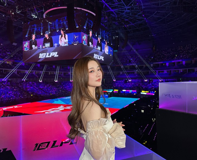 LPL không thiếu những nữ MC, Bình luận viên xinh đẹp
