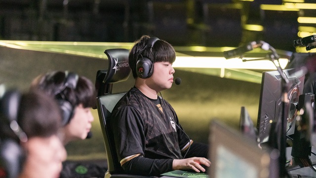 Cựu sao T1 bị đồn sẽ Trung tiến, điểm đến 99% là FPX - Ảnh 2.