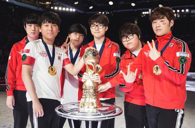 Bang khoe ảnh Khi tôi 20, fan hâm mộ lại có dịp hoài niệm những năm tháng chẳng có gì ngoài cup vô địch - Ảnh 4.