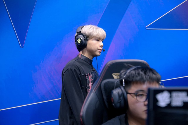 HLV Ren chia sẻ chuyện có tuyển thủ gặp vấn đề trong hồ sơ tạm trú nên ảnh hưởng visa HLV Ren chia sẻ chuyện có tuyển thủ gặp vấn đề trong hồ sơ tạm trú nên ảnh hưởng visa