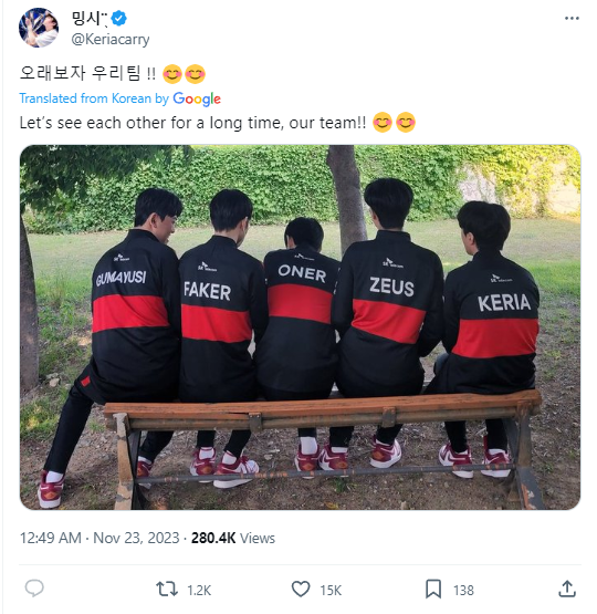 Keria cũng chia sẻ bức ảnh chụp các tuyển thủ T1
