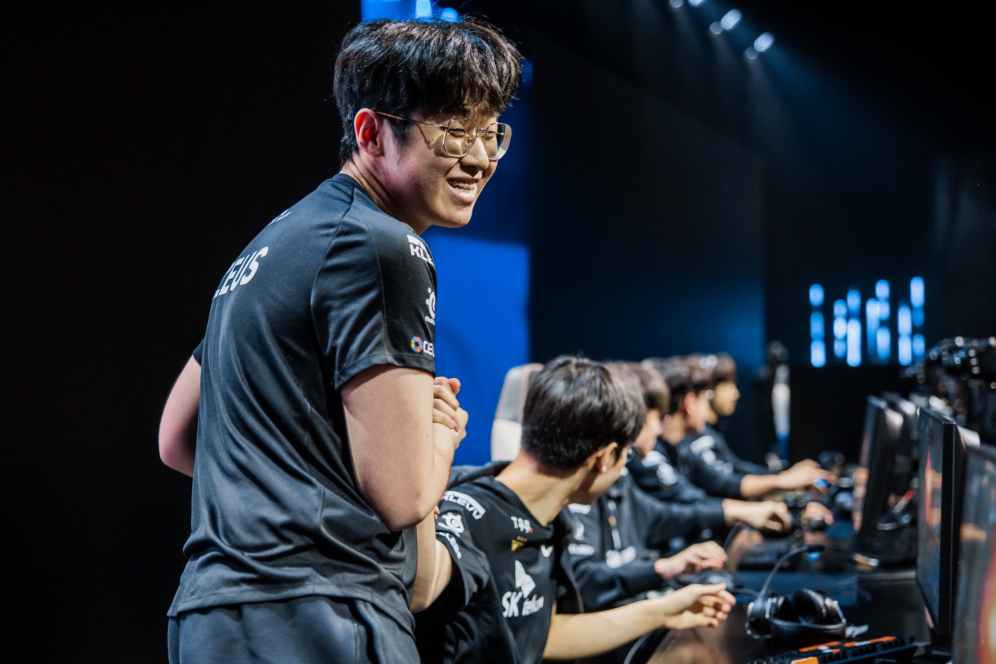 Nhưng cuối trận, Zeus vẫn là một trong những cái tên đóng góp nhiều nhất cho T1