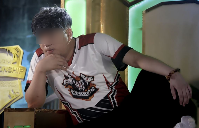 Sau drama với Zeros thì E. gần như biến mất hẳn khỏi LMHT Việt và chỉ thỉnh thoảng xuất hiện nhưng lại kéo theo drama