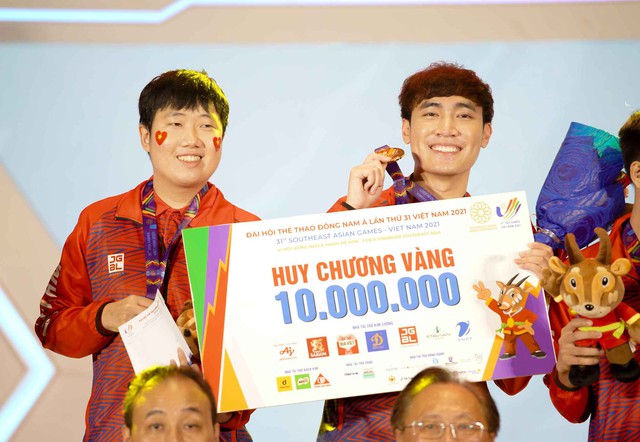 Xúc động hình ảnh Kati rơi nước mắt trong ngày cùng đội tuyển LMHT Việt Nam giành huy chương vàng SEA Games 31 - Ảnh 6.