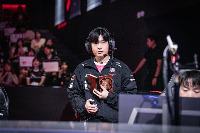 HLV Tom cho biết tay Faker vẫn còn đau