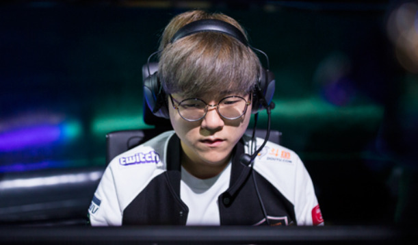 Phạm sai lầm chí mạng, liệu Teddy đã vươn tầm siêu Xạ Thủ hay chỉ là cỗ máy cày chỉ số của T1? - Ảnh 4.