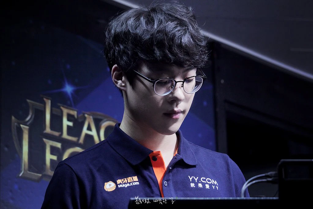 Chovy đừng buồn, ngay cả Siêu Xạ Thủ huyền thoại Uzi và Á quân CKTG Smeb cũng là nạn nhân của Faker - Ảnh 3.