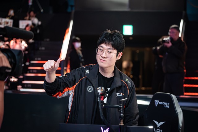 Zeus ngầm bày tỏ sự thất vọng với Riot- Ảnh 3.