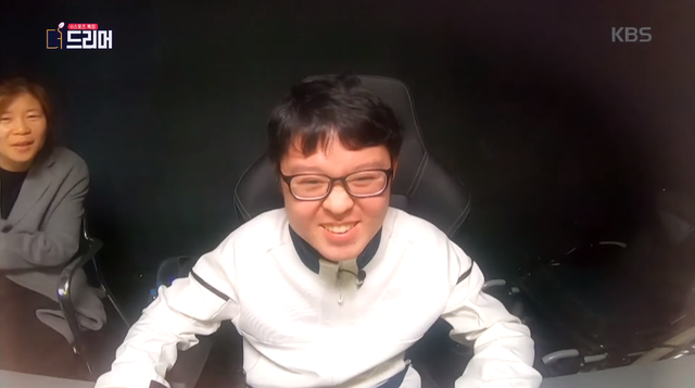 Nghẹn ngào khoảnh khắc vị phụ huynh bật khóc khi con trai khuyết tật được Faker hủy cả lịch stream để mời chơi game - Ảnh 5.