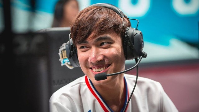 Levi từng có thời gian xuất ngoại nhưng không thành công, ở cả 100T lẫn khi sang JDG