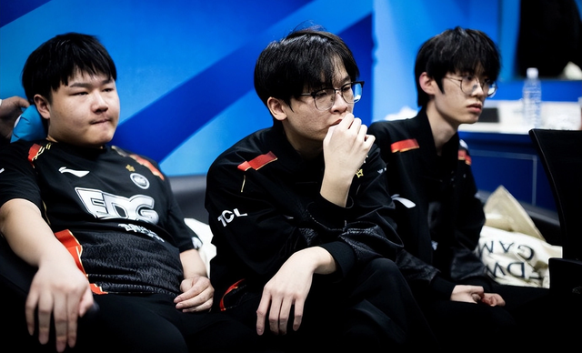 Những đội quen thuộc với khán giả quốc tế hơn như EDG hay RNG đều gần như chẳng có dấu ấn gì ngoài sự thất vọng và thành tích bết bát