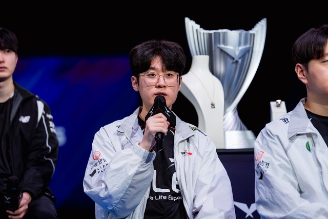 Zeus nhận định KT sẽ là đội đi tiếp khi đối đầu Gen.G Zeus nhận định KT sẽ là đội đi tiếp khi đối đầu Gen.G