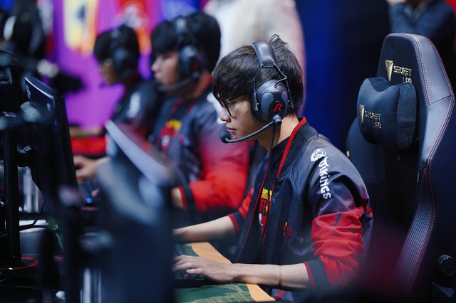 Chia sẻ của BLV Hoàng Luân khiến không ít khán giả lo lắng cho tương lai của VCS cũng như các đội tạid đây - nguồn: Fanpage VCS