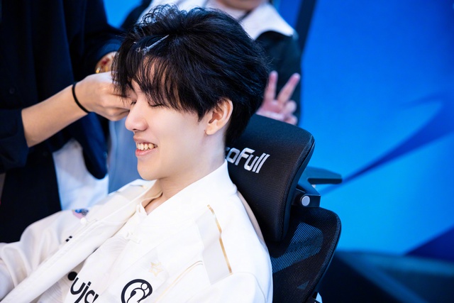 Cựu vương CKTG đáp trả cực gắt "chiến thư" từ đàn em, hé lộ "tử huyệt" của đối thủ- Ảnh 3.