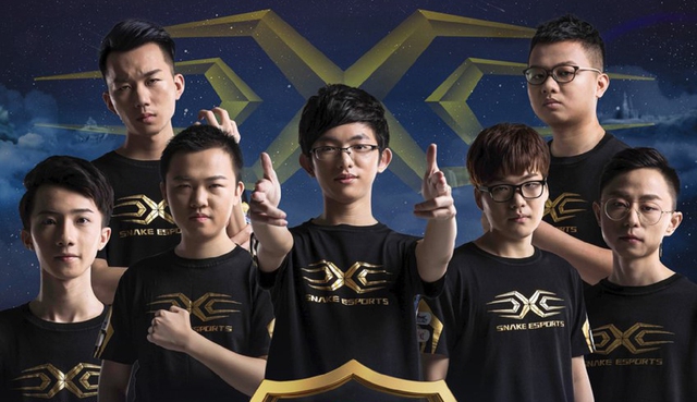 Flandre (chính giữa) và SofM (góc trên bên phải) trong đội hình Snake Esports ngày xưa