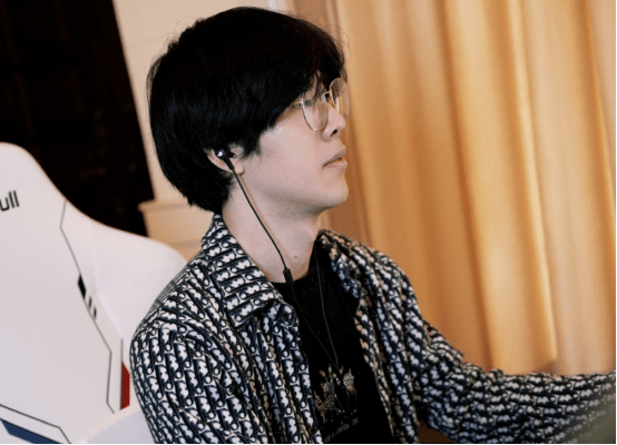 Cầm Xayah solo kill đối phương, TheShy tuyên bố đá chén cơm Huanfeng: Mùa tới cậu lên top chơi đi! - Ảnh 1. Cầm Xayah solo kill đối phương, TheShy tuyên bố đá chén cơm Huanfeng: Mùa tới cậu lên top chơi đi! - Ảnh 1.