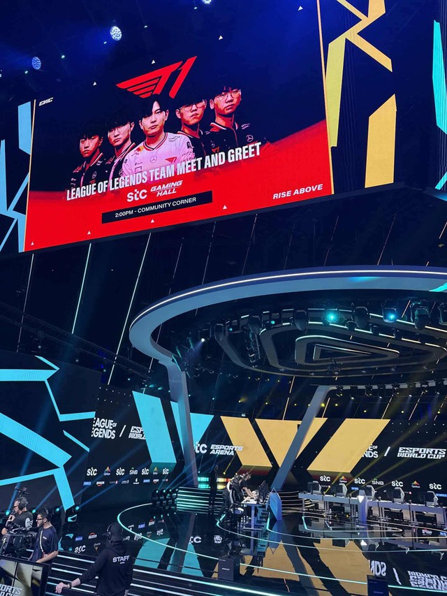 T1 tiến vào Bán kết EWC 2025 nhưng tâm điểm lại là "drama bên lề"- Ảnh 2.