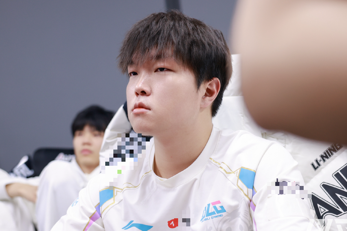 Bin lại trở thành tâm điểm chỉ trích vì màn Bin lại trở thành tâm điểm chỉ trích vì màn