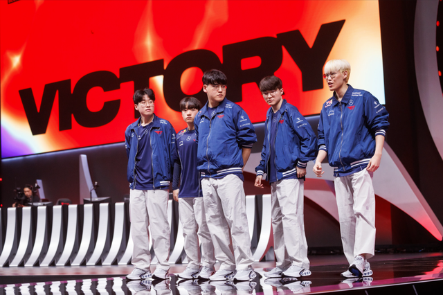 Ra quân thuận lợi ở MSI 2024, Faker và đàn em đồng loạt gửi “chiến thư” đanh thép tới một đối thủ "duyên nợ" - Ảnh 1.