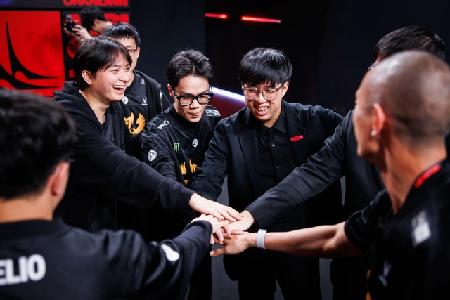 Có thêm giải đấu là có thêm cơ hội để VCS thể hiện, nhất là cần lấy lại niềm tin cho khán giả trong khu vực sau đại án vừa qua Có thêm giải đấu là có thêm cơ hội để VCS thể hiện, nhất là cần lấy lại niềm tin cho khán giả trong khu vực sau đại án vừa qua