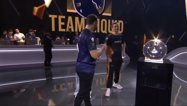 Ngay cả những tuyển thủ cá tính như Humanoid hay APA cũng không thoải mái