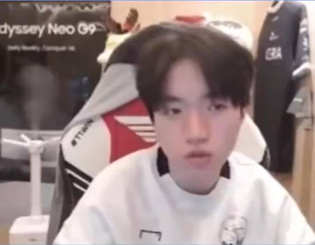 Keria gửi lời xin lỗi đến fan khi off stream đột ngột mới đây