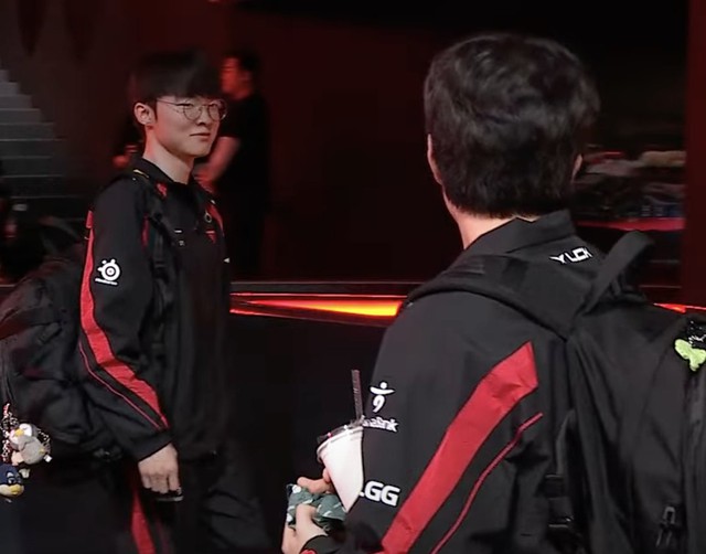 Rất khó để bắt bài T1 khi ngay cả cầm chất tướng kém hơn đối thủ thì họ vẫn thắng