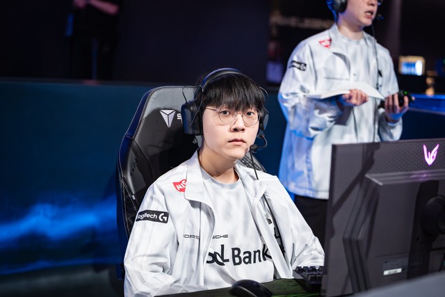 Teddy đã một lần nữa bị đàn em từ đội Challengers 