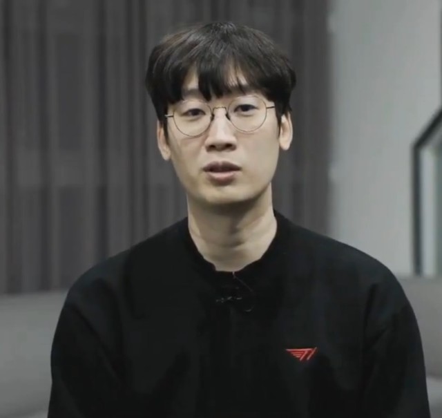 T1 tiếp tục có màn xử lý cực kỳ cồng kềnh, đào sâu ác cảm trong vụ drama với Gumayusi- Ảnh 1.