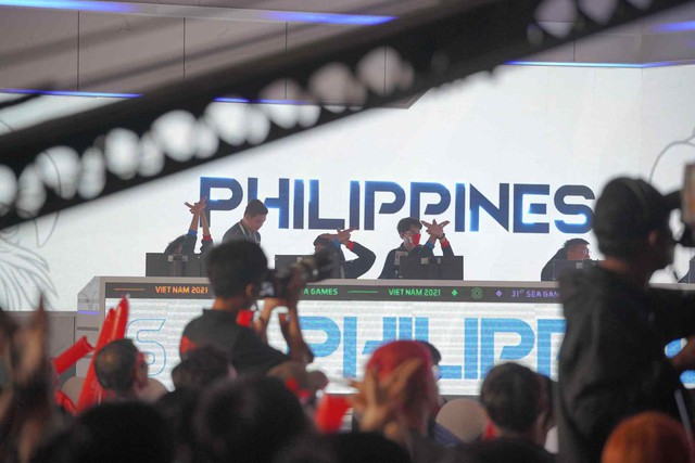 Xúc động hình ảnh Kati rơi nước mắt trong ngày cùng đội tuyển LMHT Việt Nam giành huy chương vàng SEA Games 31 - Ảnh 2.