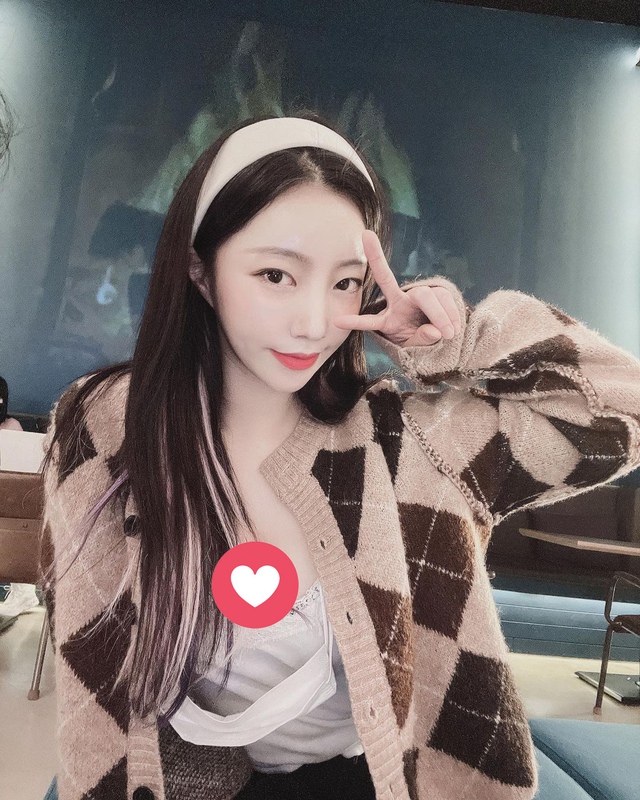 Nữ streamer Baerasoni - nhân vật chính của câu chuyện và là người vừa bị Twitch cho "bay màu" kênh stream - nguồn: Instagram NV