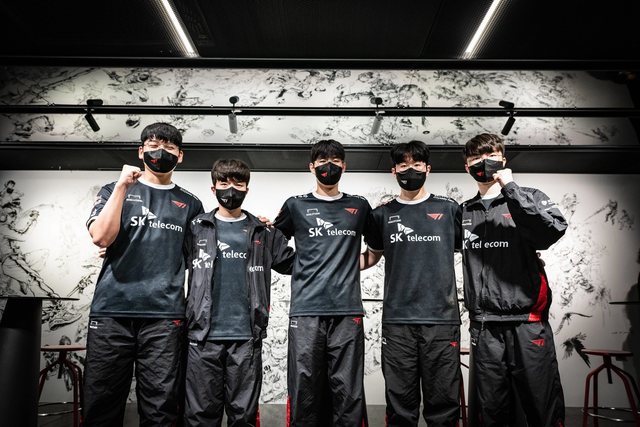 Các đội tại LCK trải qua kỳ chuyển nhượng khá ổn định và chất lượng trong khi LPL thì hỗn loạn hơn