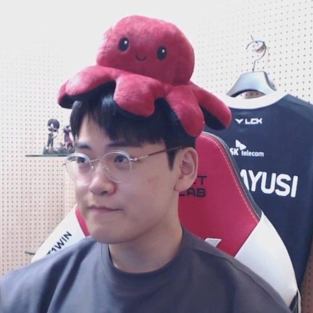 Gumayusi "tích cực" kể tật xấu của người đàn anh thân thiết