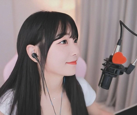 Các nữ streamer chơi LMHT là chuyện không lạ