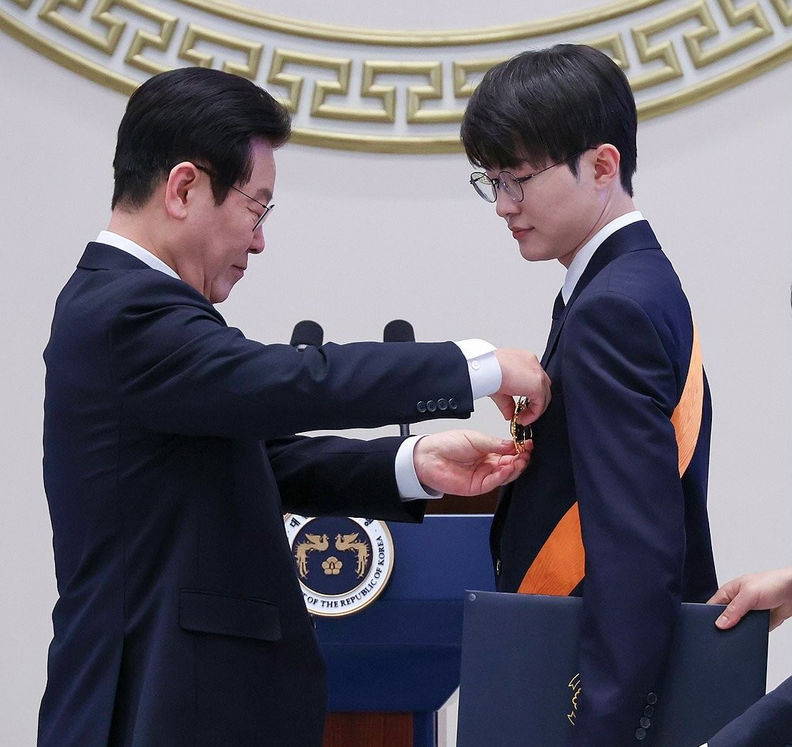 Khán giả soi ra loạt đãi ngộ dành cho Faker nhưng có một nhân vật sẽ phải chịu áp lực cực lớn- Ảnh 1. Khán giả soi ra loạt đãi ngộ dành cho Faker nhưng có một nhân vật sẽ phải chịu áp lực cực lớn- Ảnh 1.