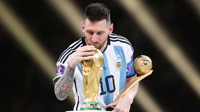 Trong cùng năm, Messi cũng đã giành chức vô địch World Cup đầu tiên trong sự nghiệp - nguồn: Goal Trong cùng năm, Messi cũng đã giành chức vô địch World Cup đầu tiên trong sự nghiệp - nguồn: Goal