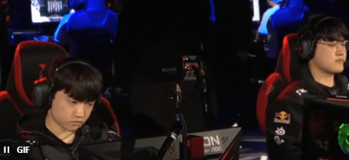 Keria và Gumayusi lộ rõ vẻ mệt mỏi