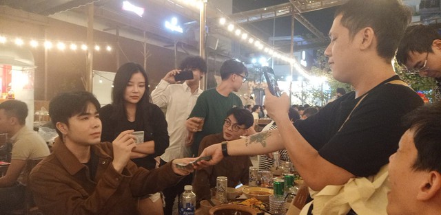 Zeros và Thầy Giáo Ba gặp nhau trong một buổi tiệc mới đây và có cả Emmy