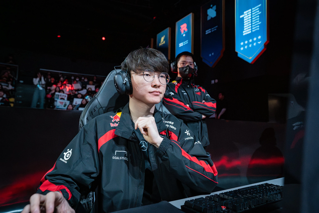 T1 đang gặp vô vàn khó khăn trước thềm trận đấu quan trọng với DK