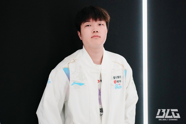 Cựu vương CKTG đáp trả cực gắt "chiến thư" từ đàn em, hé lộ "tử huyệt" của đối thủ- Ảnh 2.