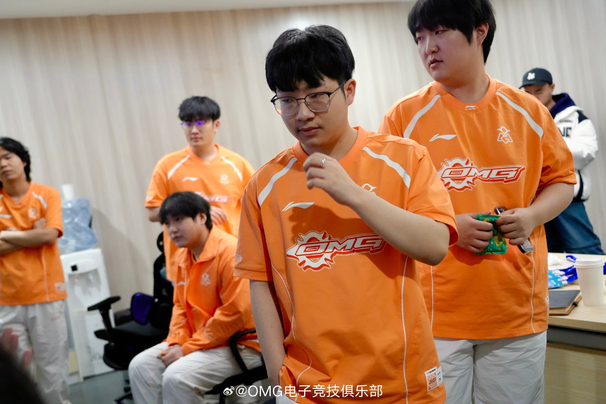 Thi đấu quá thất thường, một đội LPL thường xuyên bị khán giả nghi ngờ dàn xếp tỉ số- Ảnh 1. Thi đấu quá thất thường, một đội LPL thường xuyên bị khán giả nghi ngờ dàn xếp tỉ số- Ảnh 1.