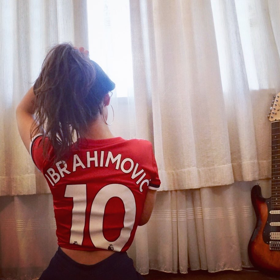 Cô cũng là fan của Manchester United