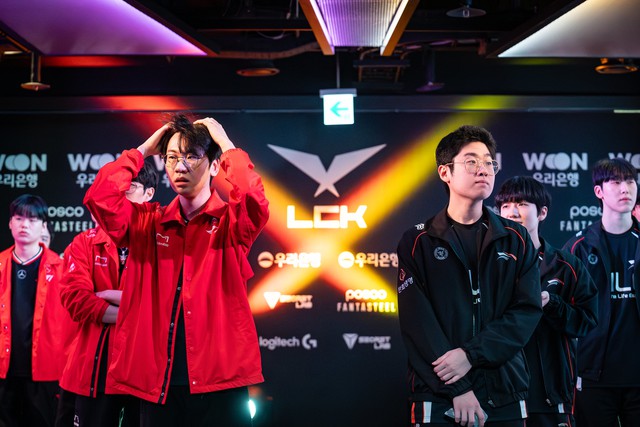 Siêu sao T1 đã nhận tin xấu ngay trên stream- Ảnh 1.