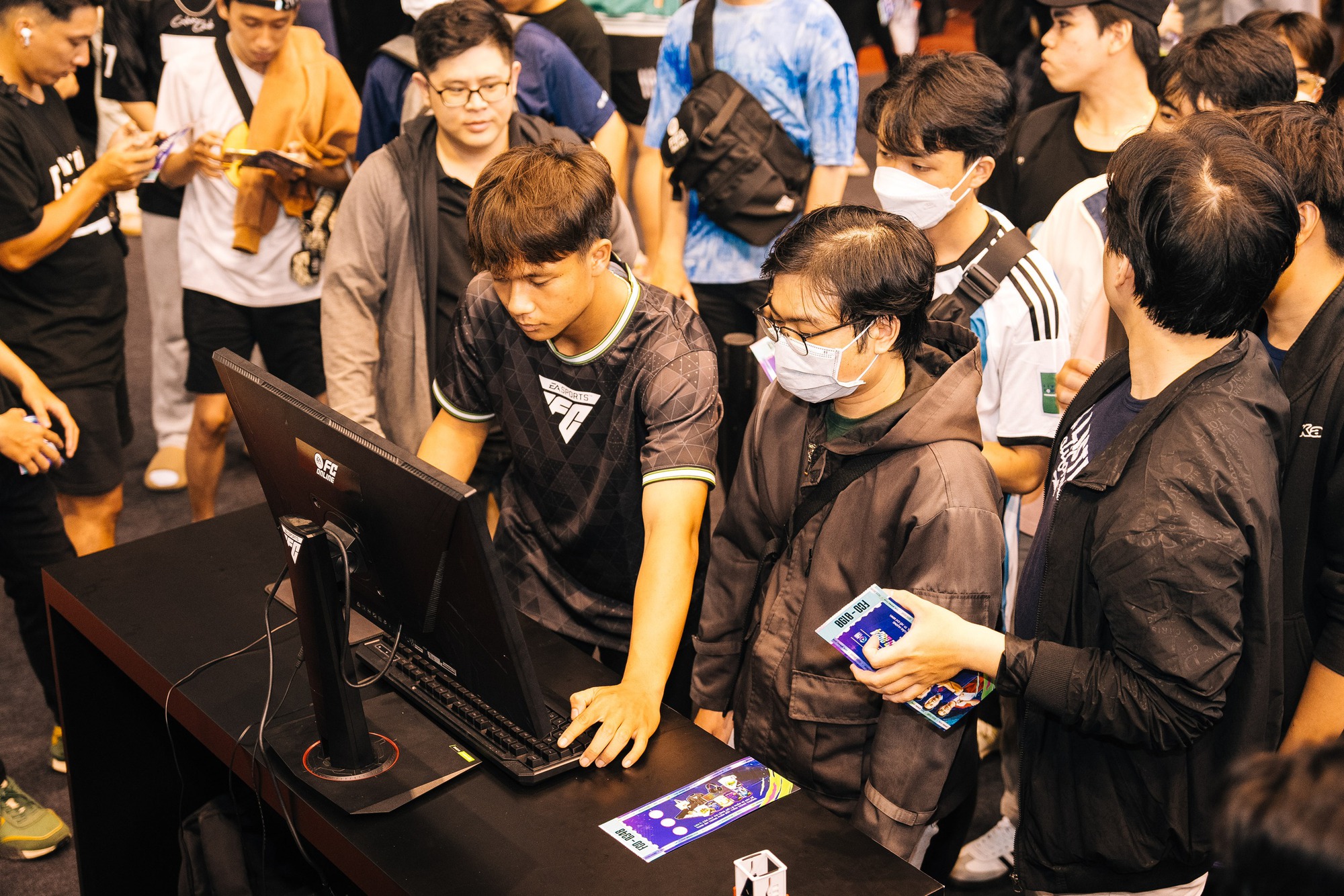 Rất đông fan của tựa game bóng đá nổi tiếng Việt Nam đến theo dõi trận đấu