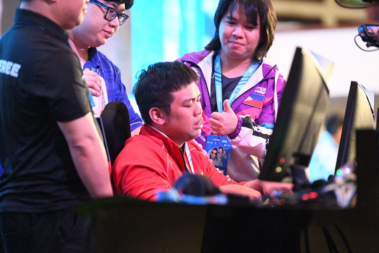 Tuyển thủ Việt Nam gục đầu bật khóc vì vụt mất HCV Audition, Tuyển thủ Việt Nam gục đầu bật khóc vì vụt mất HCV Audition,