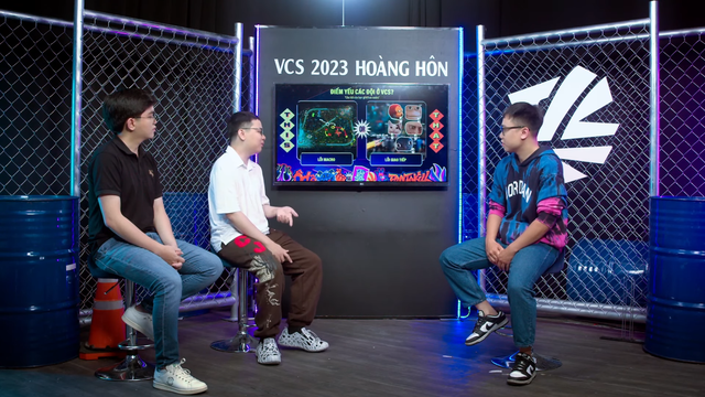 SofM nhận định các đội VCS kém kỹ năng macro và HLV phải hướng dẫn nhiều hơn cho các tuyển thủ